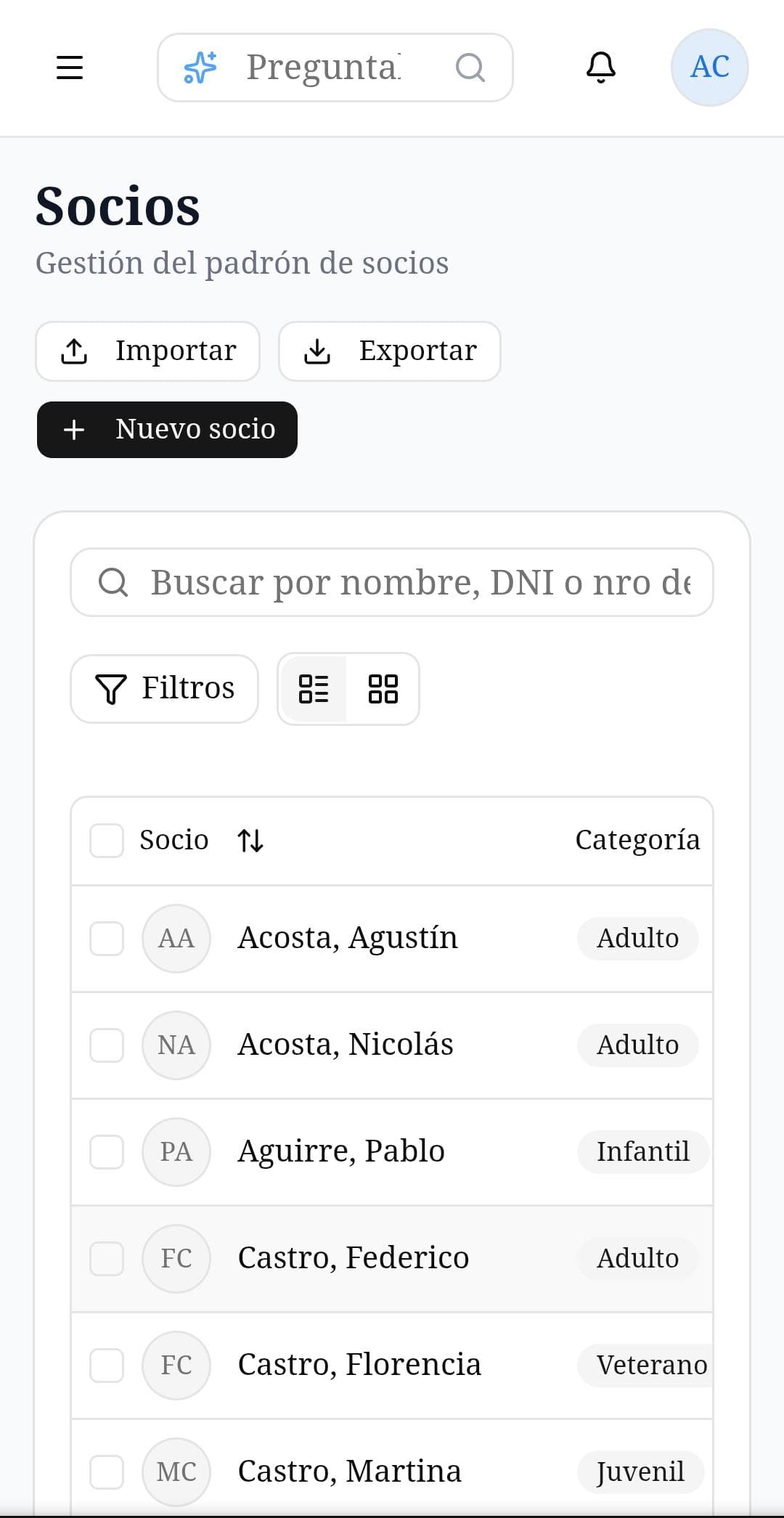 Lista de socios con búsqueda, filtros y categorías